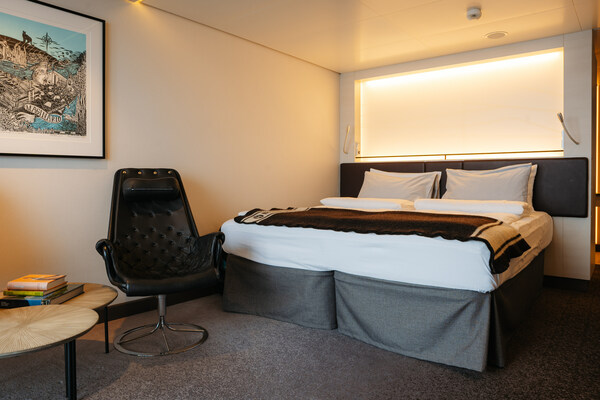 HX Hurtigruten Expeditions MS Fridtjof Nansen Expedition Suite Suite 4 ©Tuan Lam Atomic Pixel.jpg